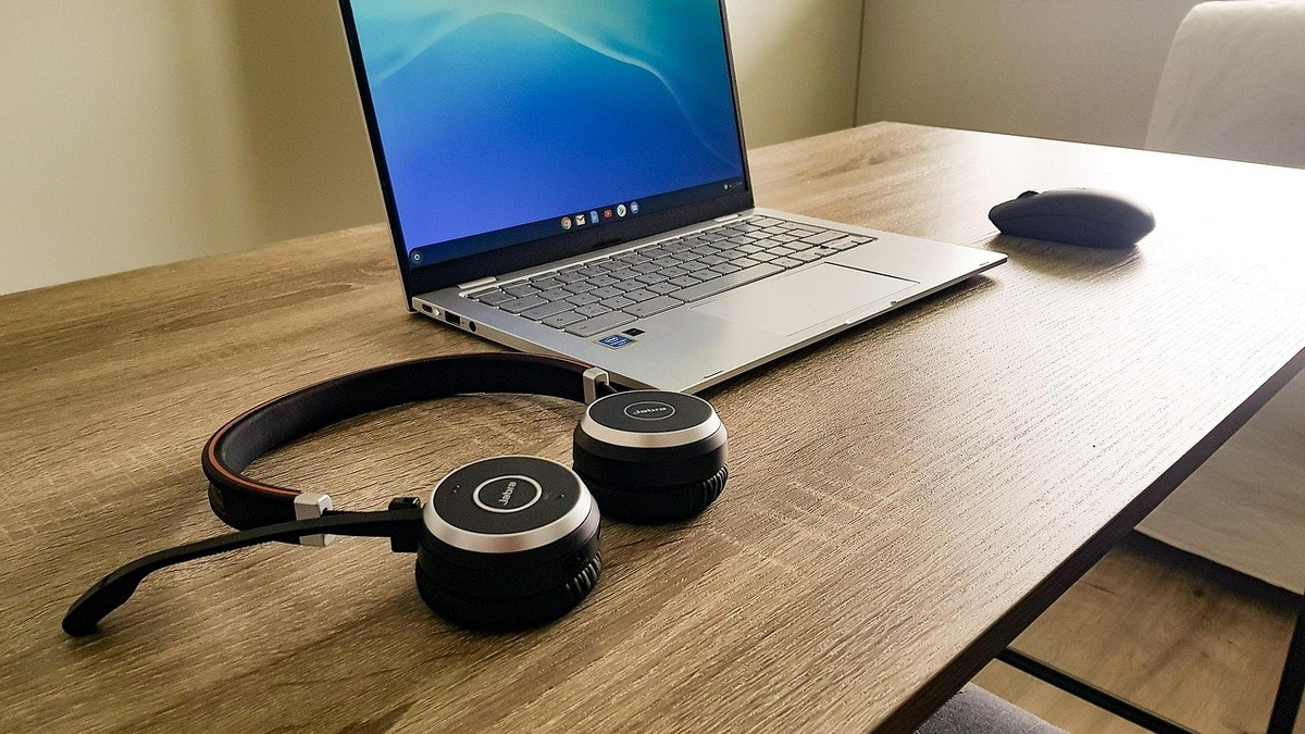 Почему Bluetooth-наушники теряют качество при включённом микрофоне в Windows и как это исправить